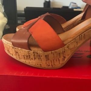 Biza Platform Sandals. 37